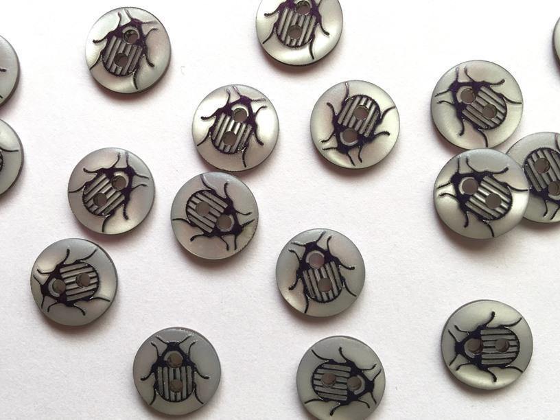 12mm - Pearly White with Navy Beetle