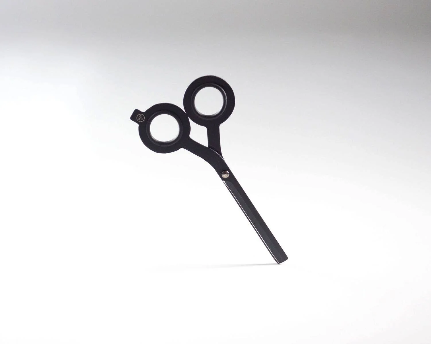 HMM Black Scissors with Base - Image 3
