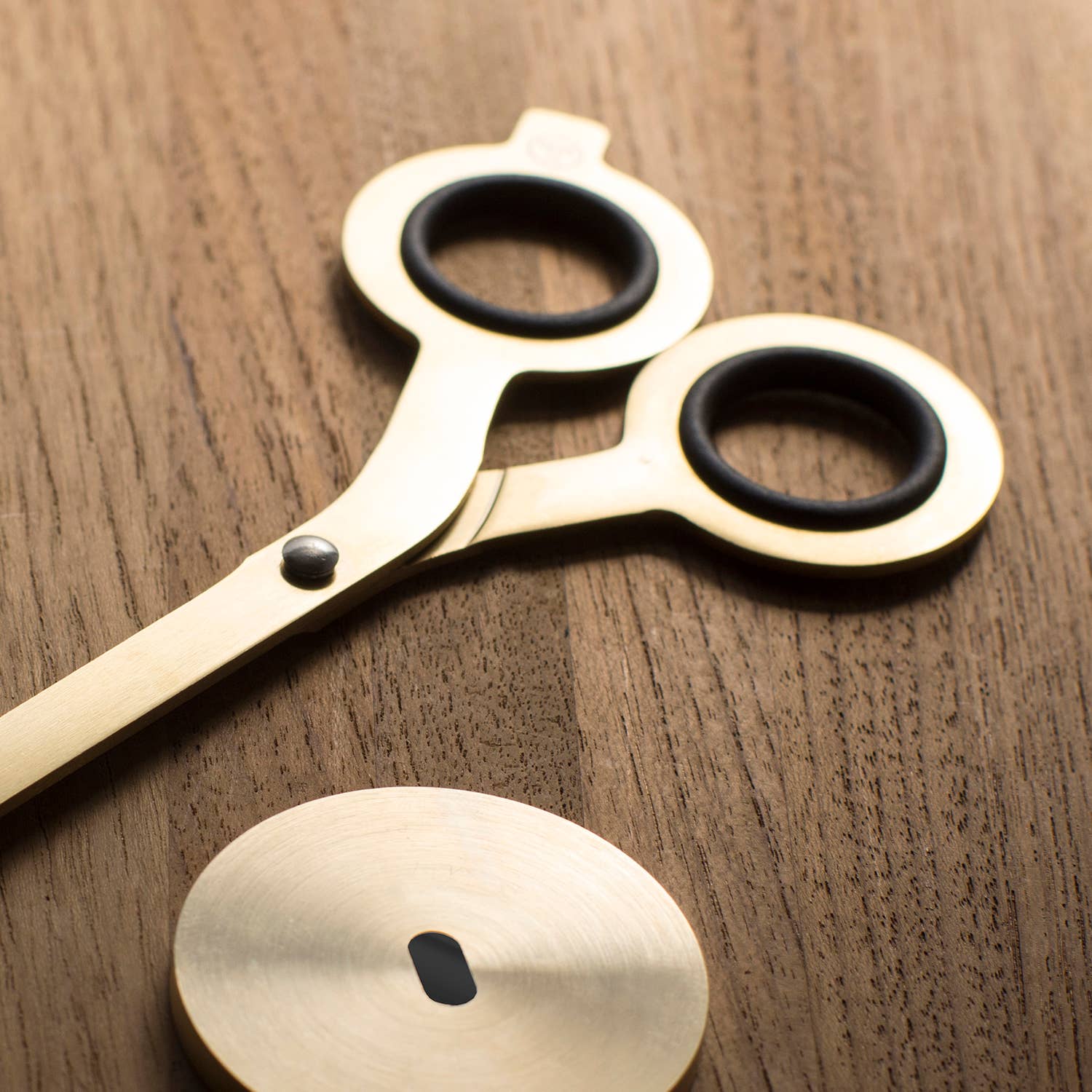 HMM Gold Scissors with Base - Image 8