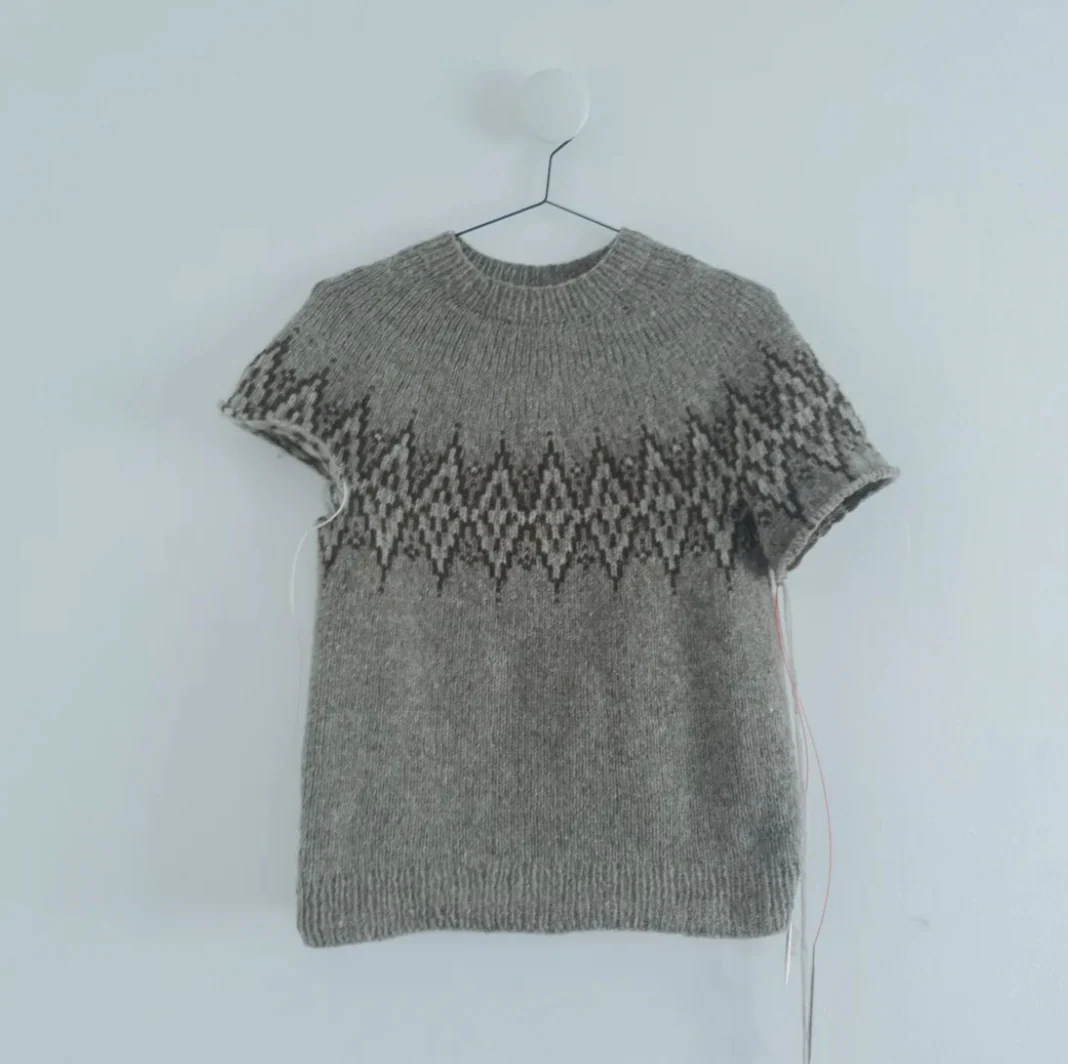 High Peak Sweater Kit with Manchelopi - Image 4