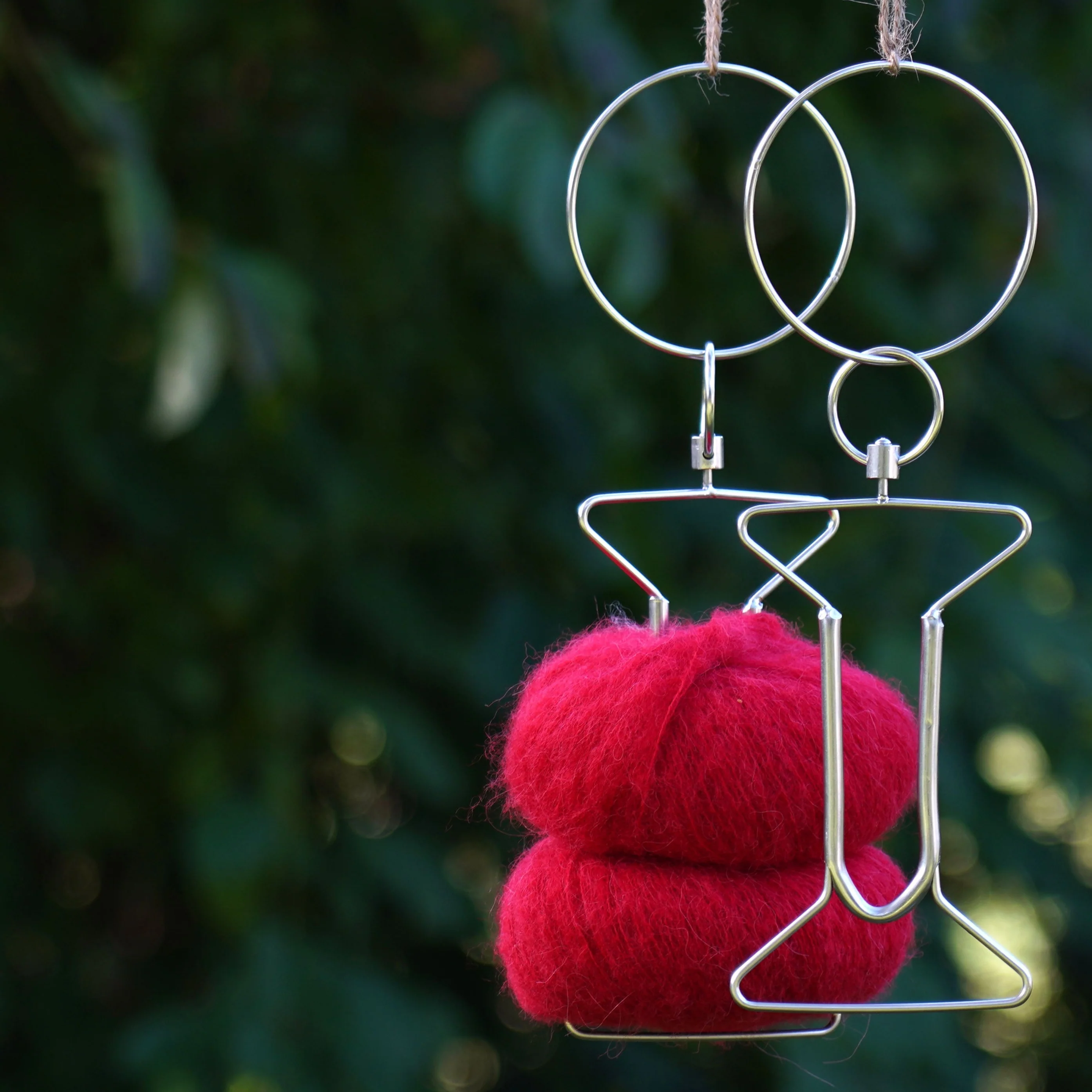 TWIZZTER Portable Yarn Holder